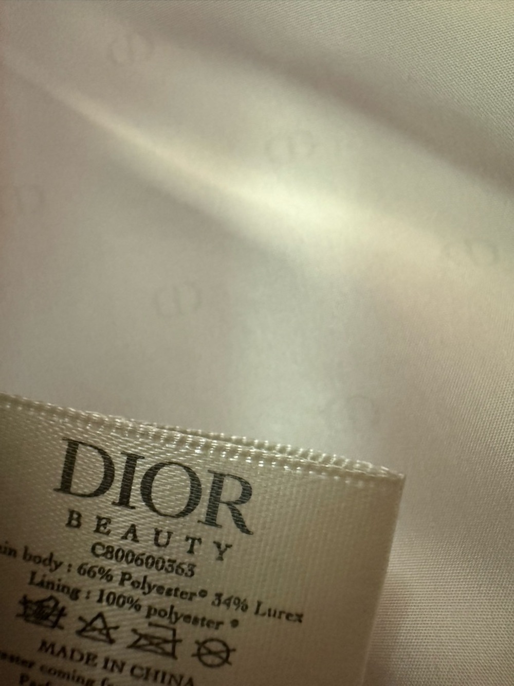 Dior Beauty gift with purchase Silver Logo Zip Pouch - Picture 5 of 8